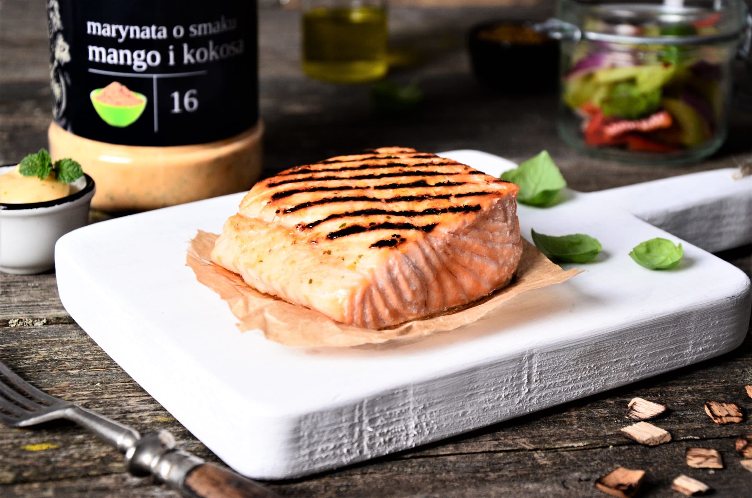 Grillowany łosoś w marynacie mango z kokosem