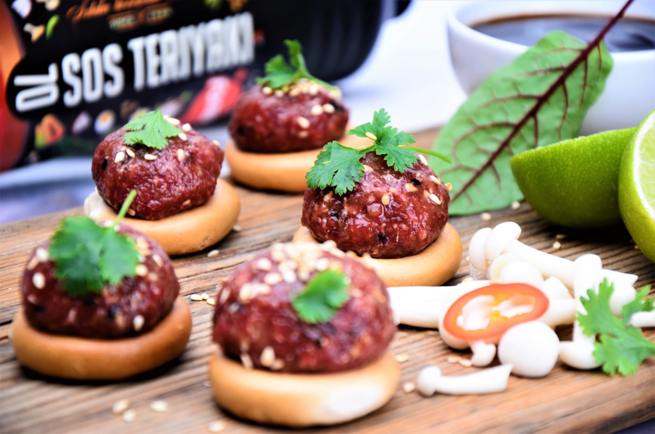 Tatar wołowy z sosem Teriyaki i grzybami shimeji